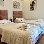 άνετο και πολυτελές οροφοδιαμέρισμα 2 Apartmán *