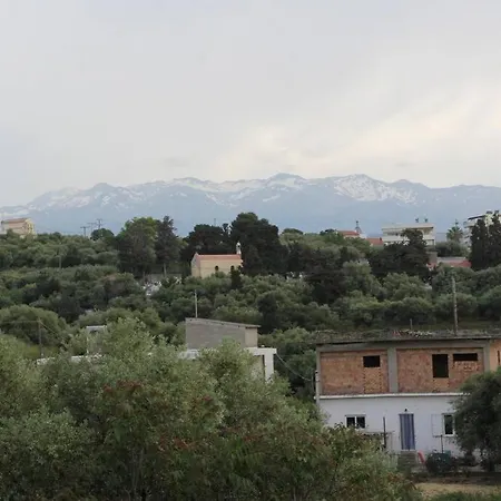 άνετο και πολυτελές οροφοδιαμέρισμα 2 Apartment *