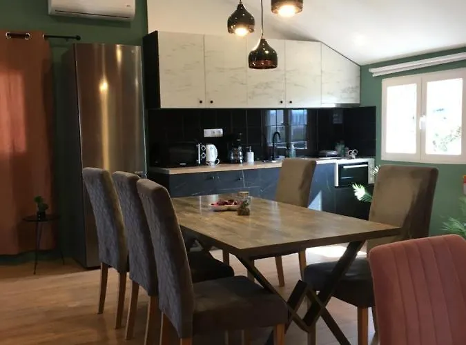 άνετο και πολυτελές οροφοδιαμέρισμα 2 *